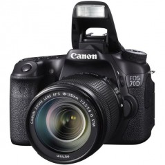 Зеркальная фотокамера с объективом Canon EOS 70D 18-135 STM KIT